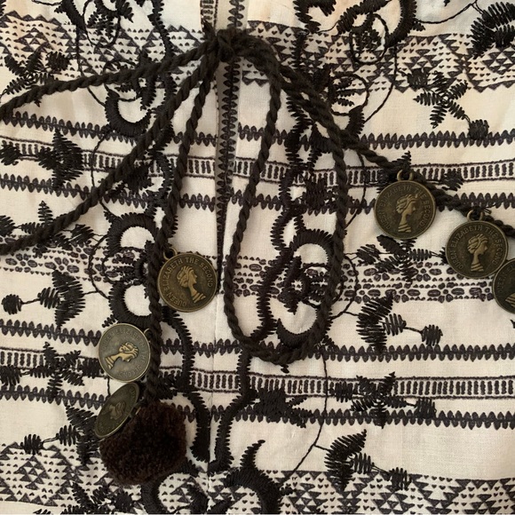 “Ethnic by Outfitters” Embroidered Peasant Blouse size L - Picture 9 of 11